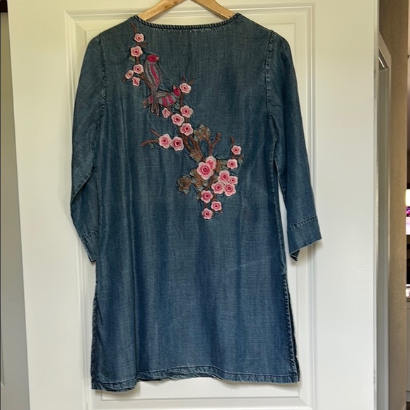 Soft Surroundings Embroidered Bird Cherry Blossom Chambray Tencel Tunic Size XS - Picture 2 of 7